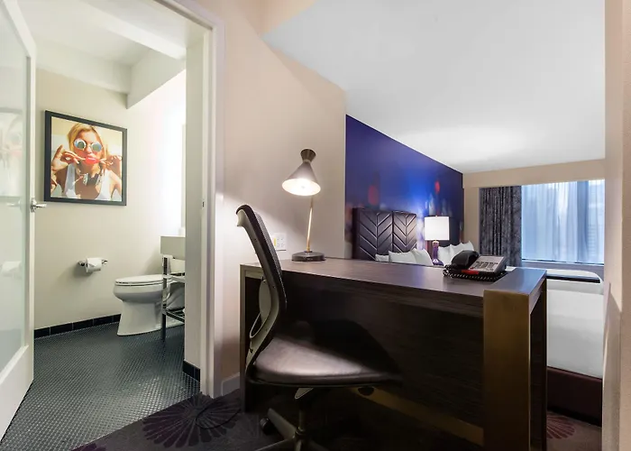 Deluxe Queen Room